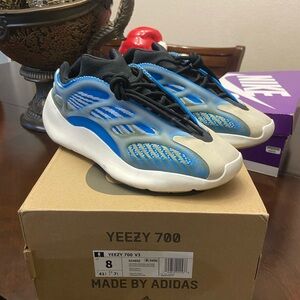 Yeezy 700 v3